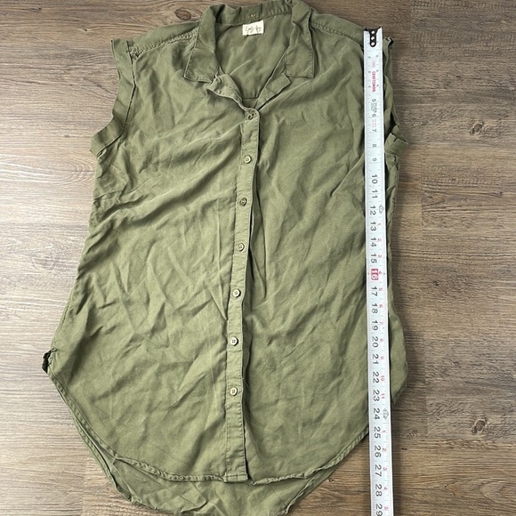 Emberley Women’s Sage Green Sleeveless Collared Button Down Blouse, size small - Picture 6 of 9